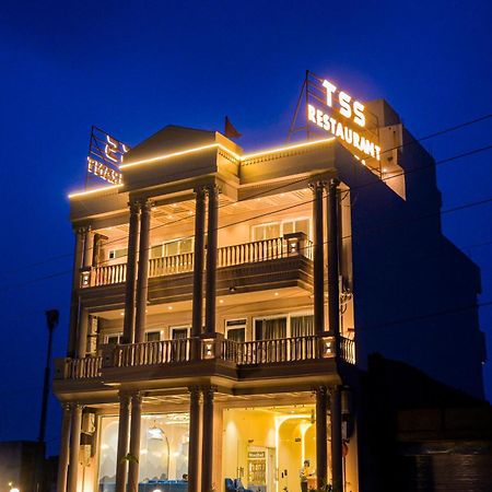 בונדי The Silver Spoon Hotel & Restaurant מראה חיצוני תמונה