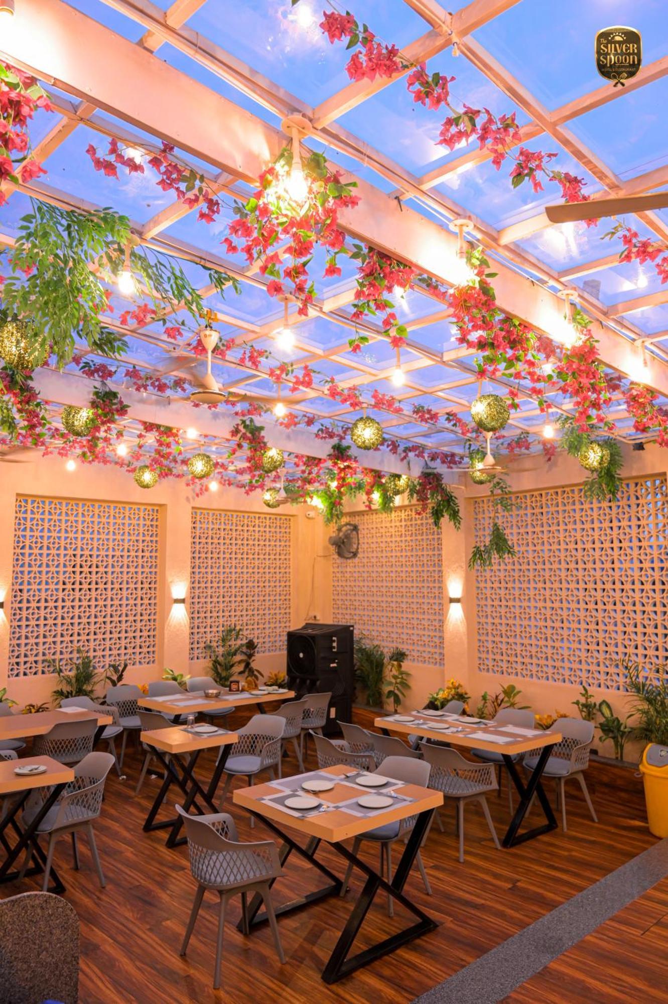 בונדי The Silver Spoon Hotel & Restaurant מראה חיצוני תמונה