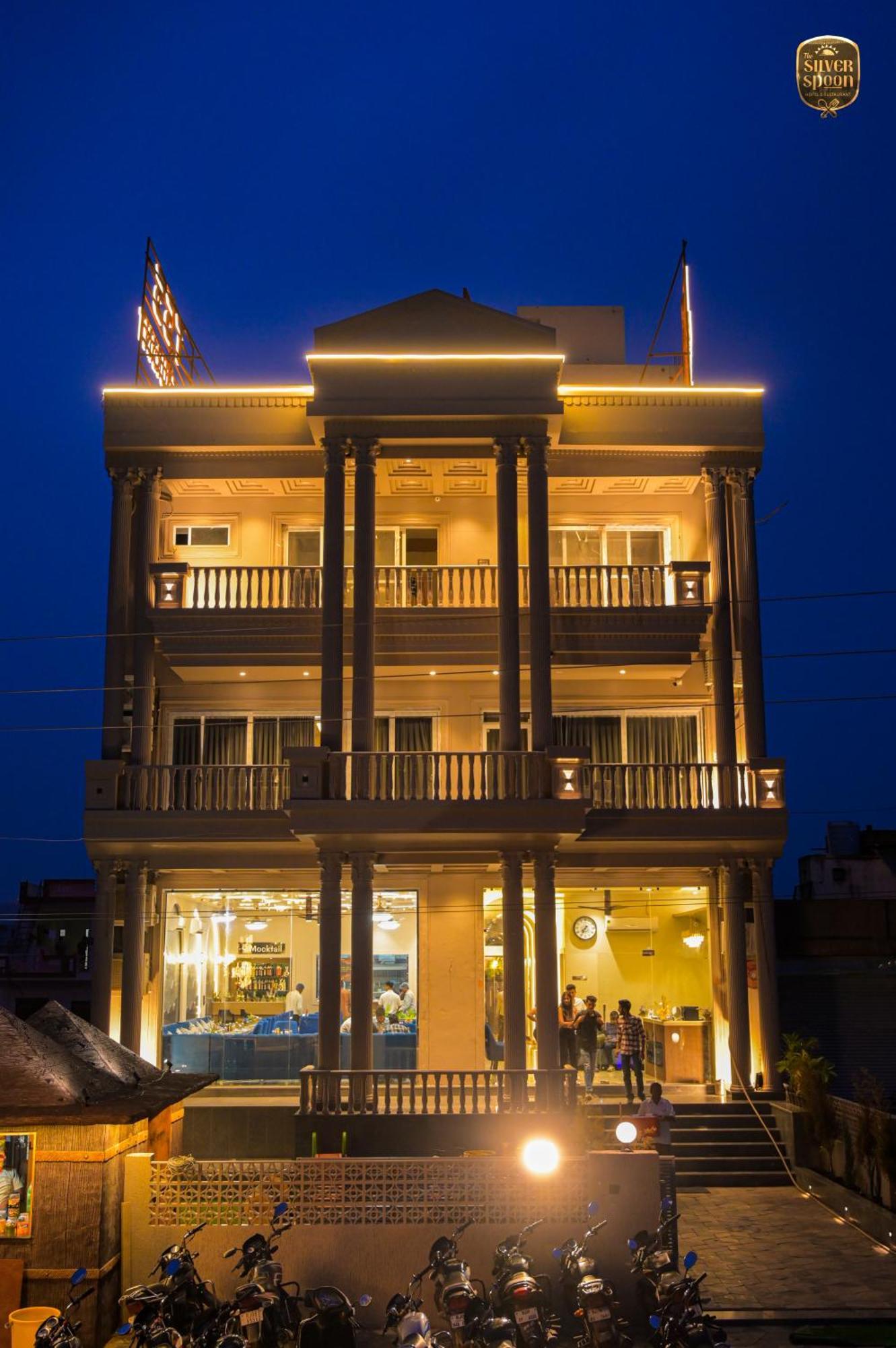 בונדי The Silver Spoon Hotel & Restaurant מראה חיצוני תמונה