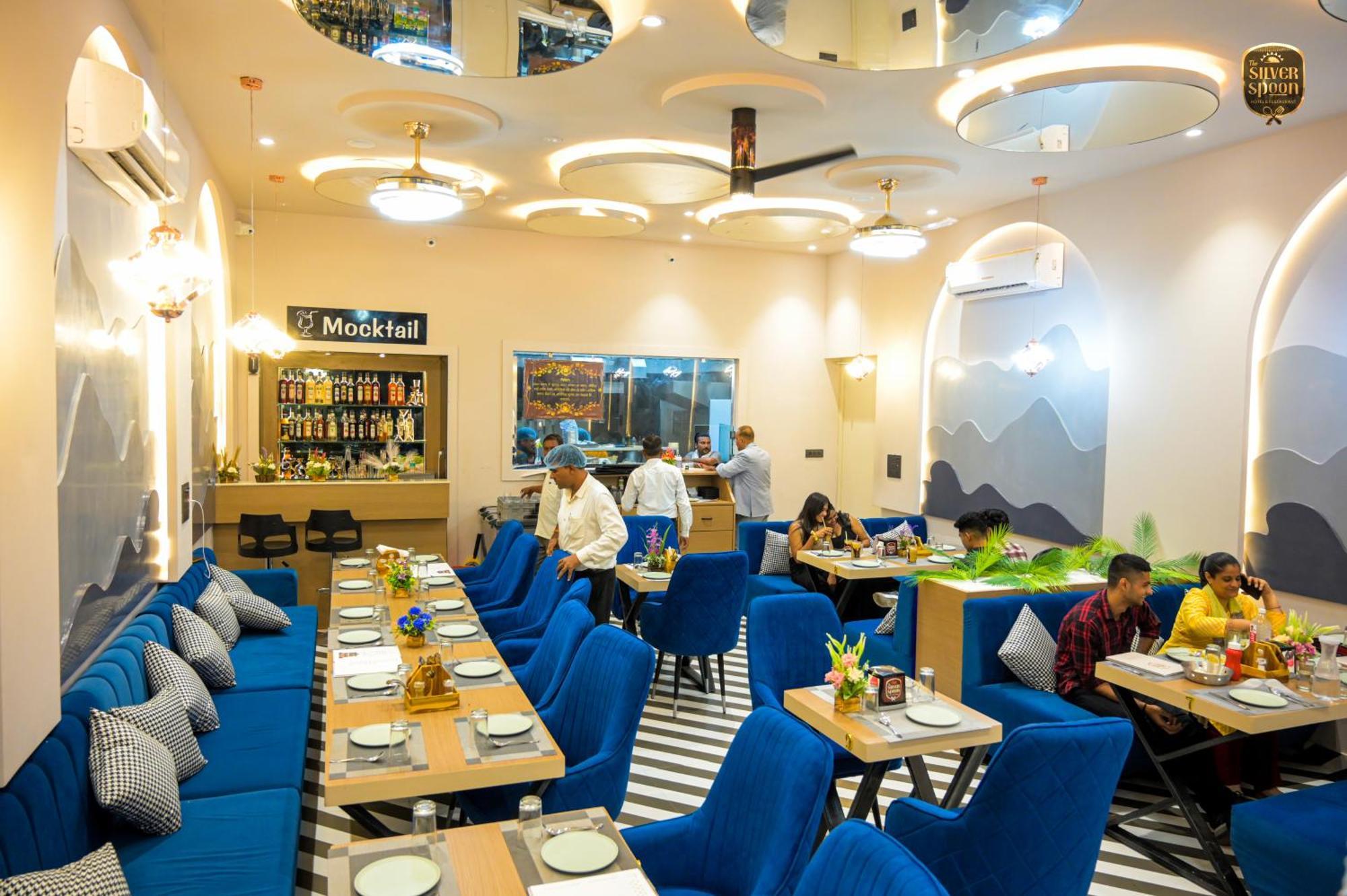 בונדי The Silver Spoon Hotel & Restaurant מראה חיצוני תמונה