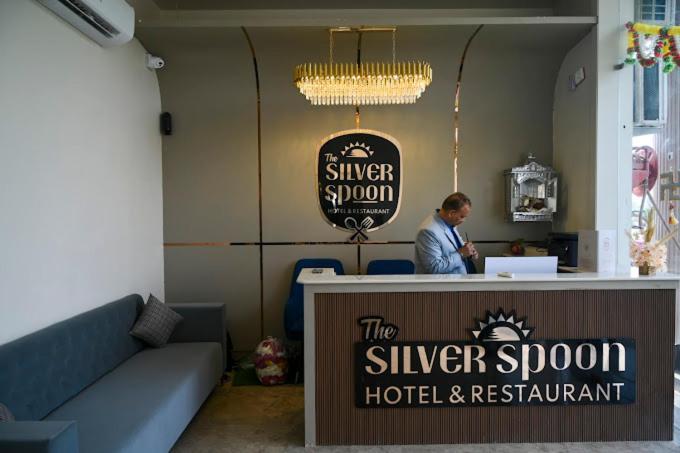 בונדי The Silver Spoon Hotel & Restaurant מראה חיצוני תמונה